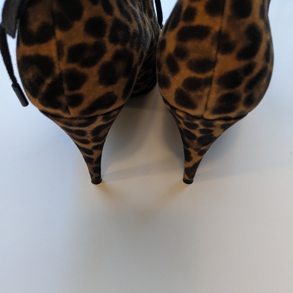 Saint Laurent cheetah print lace up bootie. - Picture 5 of 6